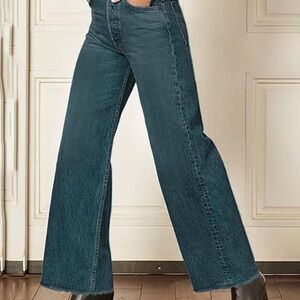 Women’s straight leg distressed mid-rise denim jeans size 10/12 NWOT